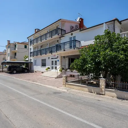 Bed and breakfast Marina