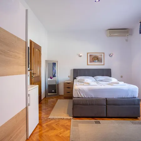Bed and breakfast Marina Okrug Gornji
