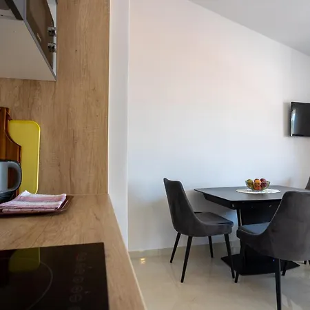 Bed & Breakfast Marina Okrug Gornji